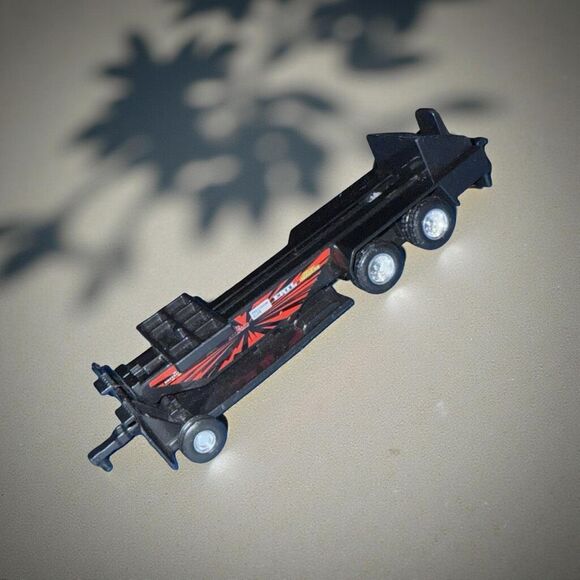 Die-Cast Case IH Magnum "Red Rumbler" Pulling Sled Trailer Black & Red 1/64 A21 - Picture 1 of 7